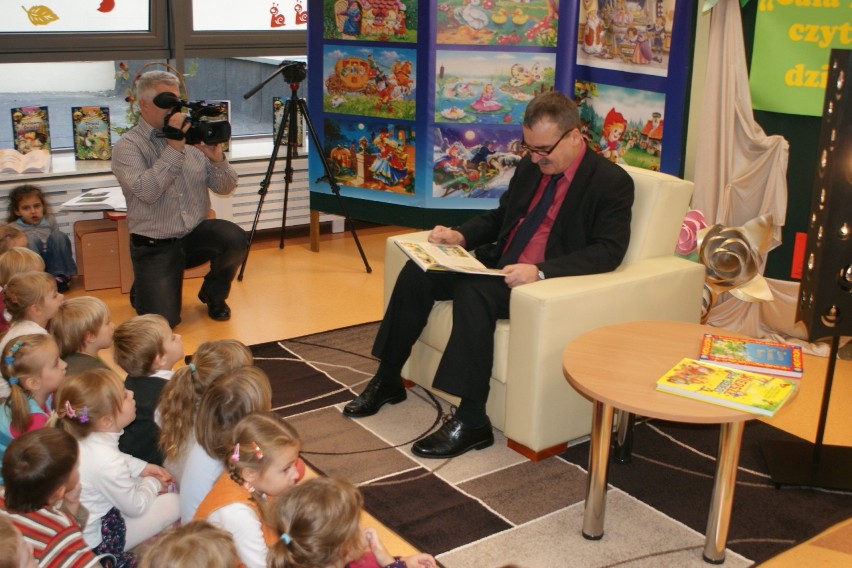 Prezydent Kielc, Wojciech Lubawski czytał przedszkolakom