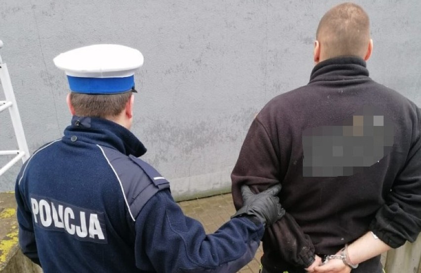 Po krótkim pościgu policjanci z Gdyni zatrzymali 23-latka z...