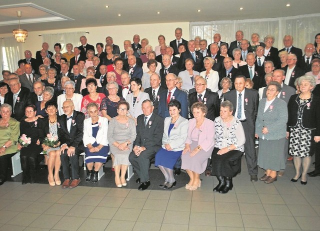 Podczas niedawnej uroczystości w Karpicku  56 par z gminy Wolsztyn  otrzymało medale  za długoletnie pożycie małżeńskie