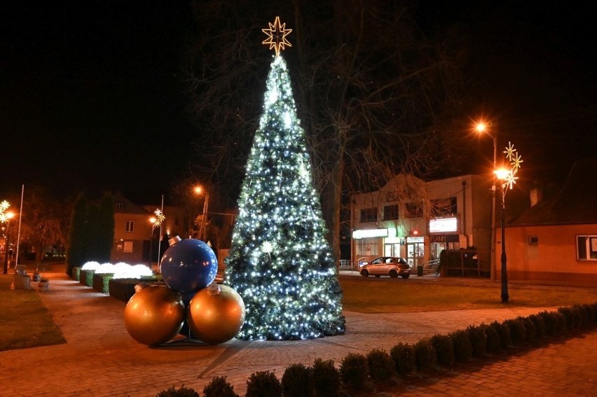 Włoszczowa rozbłysła już pięknymi iluminacjami na święta...