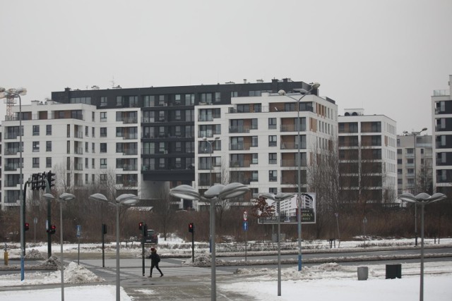 Ceny mieszkań w Krakowie różnią się nie tylko ze względu na lokalizację na obszarze miasta, ale także w obrębie jednego budynku. Wpływa na to wiele czynników