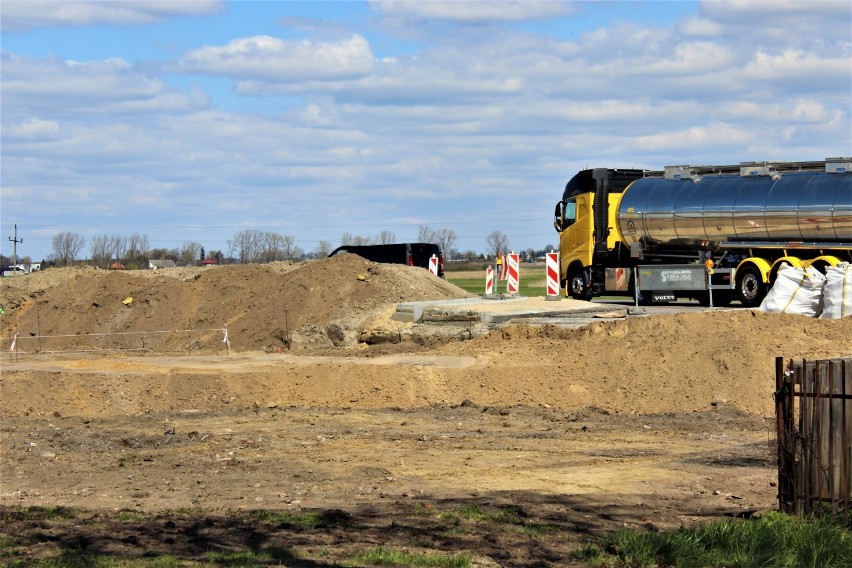 Roboty na krajówce prowadzone są na odcinku prawie 3,2 km w...