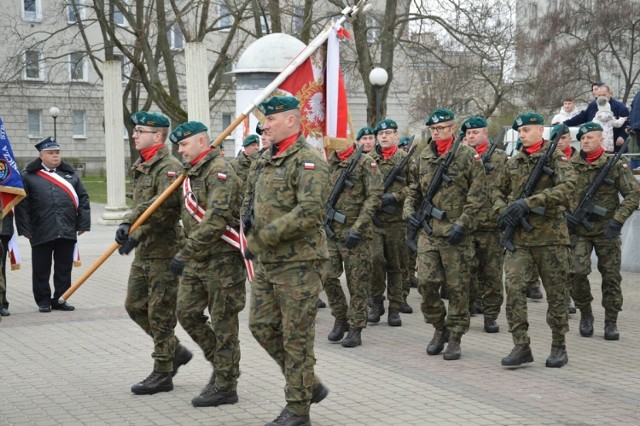 Uroczystość z udziałem Kompanii Honorowej Wojska Polskiego wystawionej przez niżański garnizon
