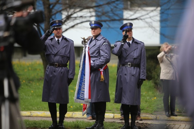 Dzisiaj o godz. 12. w Komendzie Wojewódzkiej Policji w Katowicach odbyły się uroczystości związane z obchodami 76. rocznicy zbrodni katyńskiej. Uczestnicy spotkania zebrali się przy Grobie Policjanta Polskiego.
