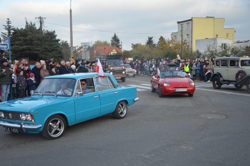 Święto Niepodległości w Rumi. Ubiegłoroczna parada ulicami miasta| ZDJĘCIA