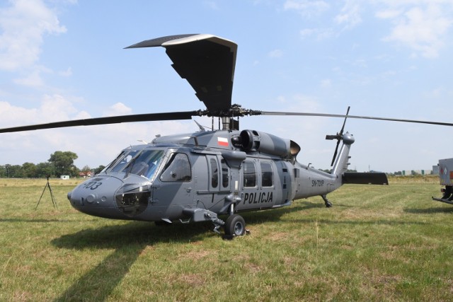 Jeden z trzech policyjnych śmigłowców black hawk przyleciał do Kostrzyna nad Odrą. Będzie patrolował z nieba teren miasta, dróg dojazdowych i Pol'and'Rock Festiwalu 2019.