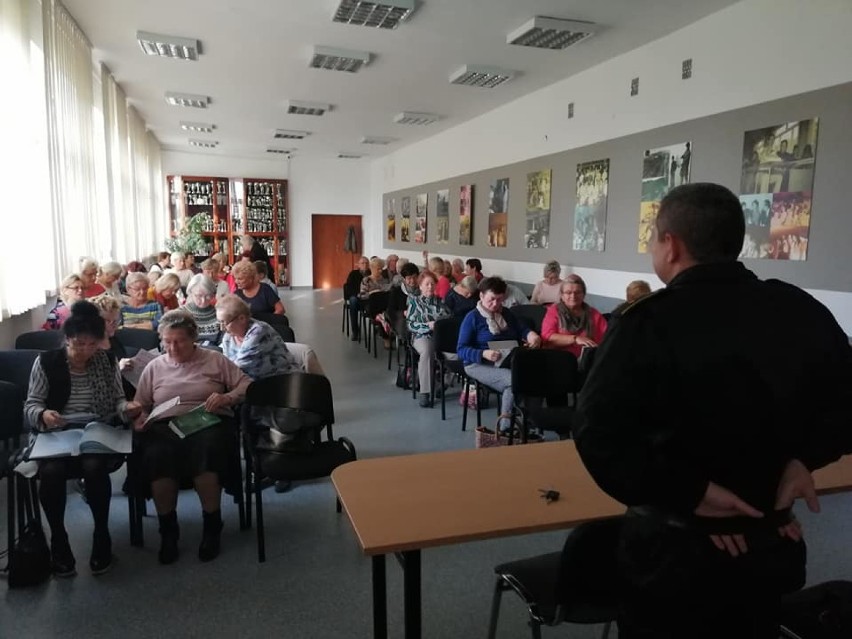 Powiat sławieński: Seniorzy przygotowują się do zajęć na Uniwersytecie III Wieku