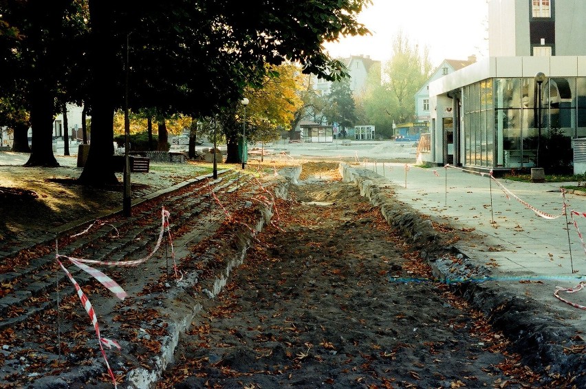 Czy ktoś jeszcze pamięta, jak wyglądał plac przed Filharmonią Zielonogórską? [zdjęcia]