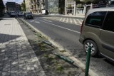 Kto "skosił" szereg słupków przy ul. Głogowskiej? Zobacz zdjęcia