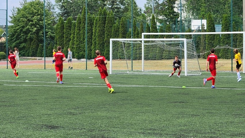 Towarzyski turniej piłkarski dla rocznika 2010/2011 „Rano zwiedzamy, po południu gramy” w Olszewie-Borkach, 16.06.2023