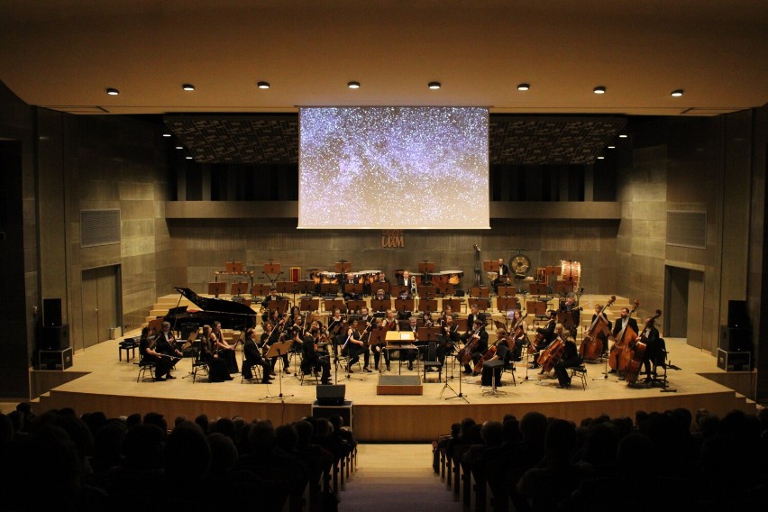 Filharmonia Kaliska zaprosiła w piątkowy wieczór na koncert...