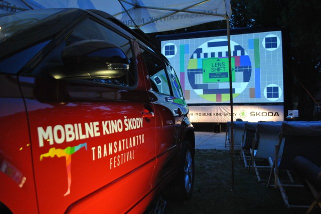 Mobilne Kino Skody w międzychodzkim parku z muszlą koncertową w ramach festiwalu Transatlantyk