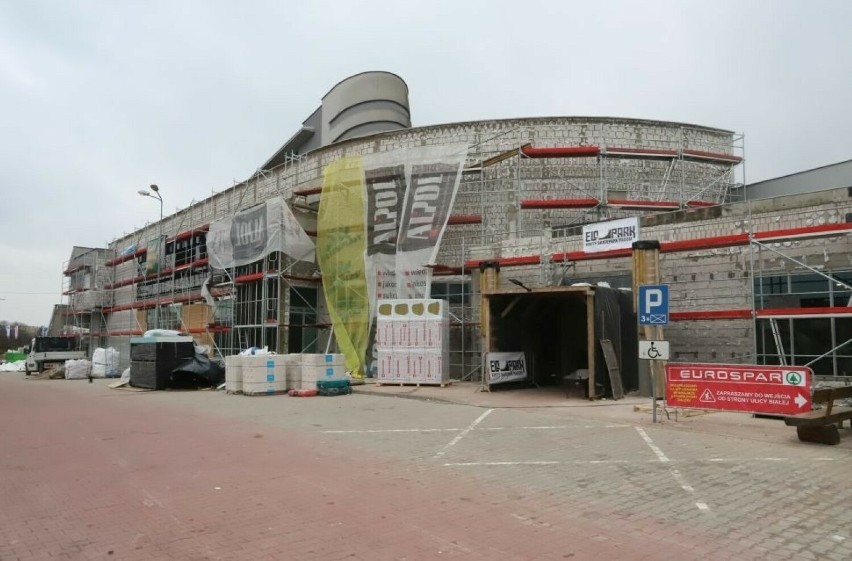 Galeria Feniks przy Grzecznarowskiego w Radomiu w remoncie. To teraz będzie centrum Multivo z częścią handlową i rekreacyjno - rozrywkową