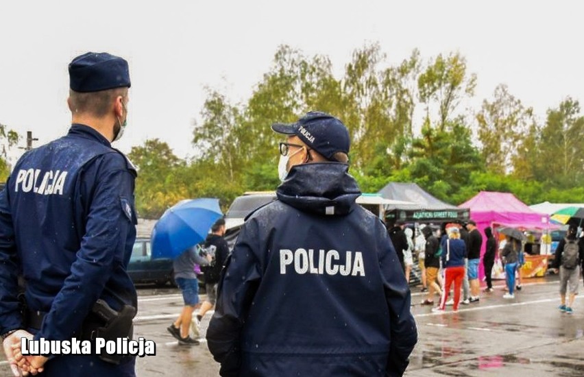 Policjanci na Japfestiwalu w Tomaszowie