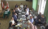 Pierwsza sesja nowej rady gminy z udziałem nowego wójta Sidry. Po 26 latach nastąpiła zmiana warty na najwyższym fotelu w urzędzie