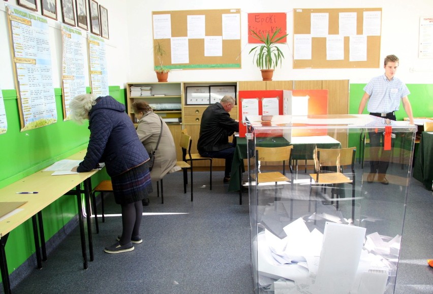 Wybory 2018. Trwa głosowanie w wyborach samorządowych (ZDJĘCIA)