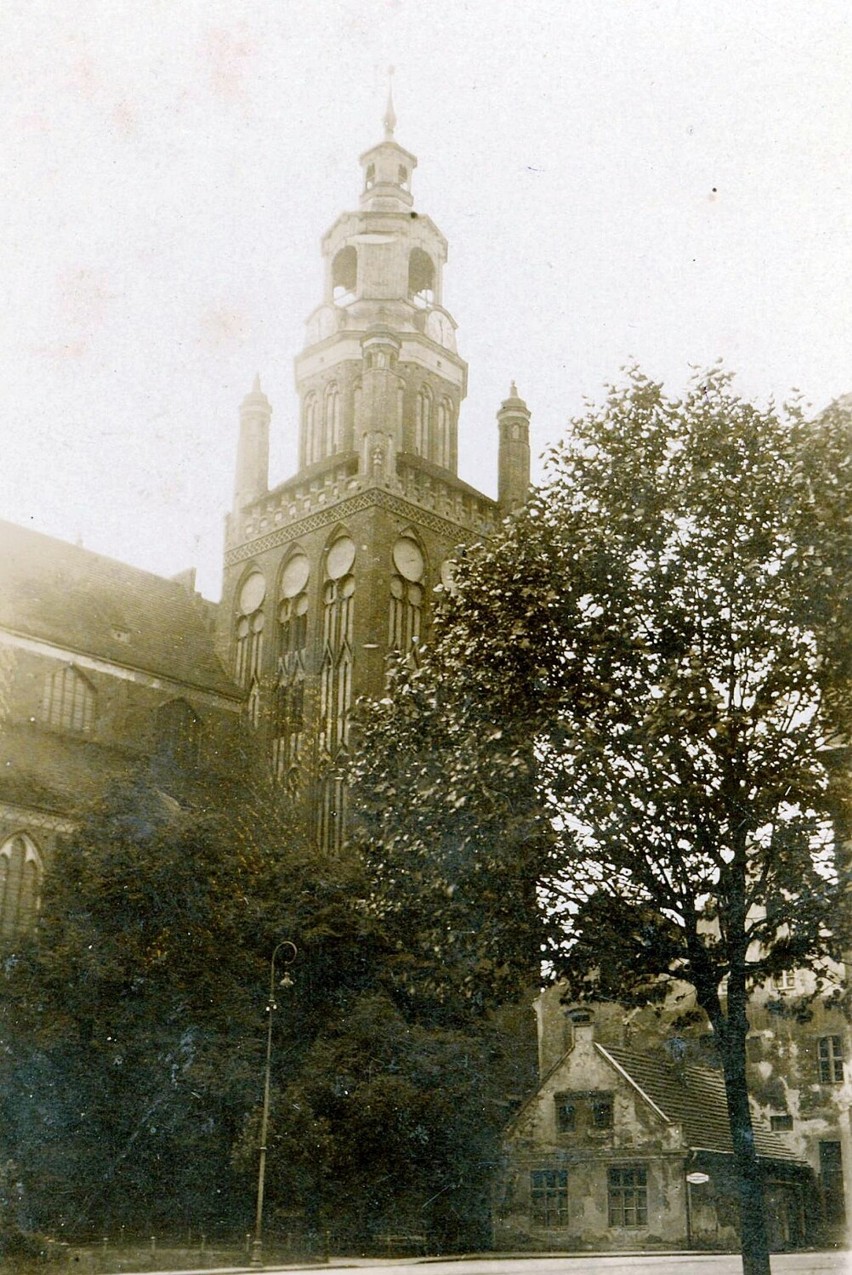Wieża północna kościoła mariackiego przed rokiem 1945