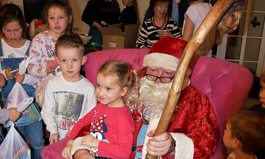 Św. Mikołaj odwiedził dzieci na pilskich Koszycach. Zobaczcie zdjęcia