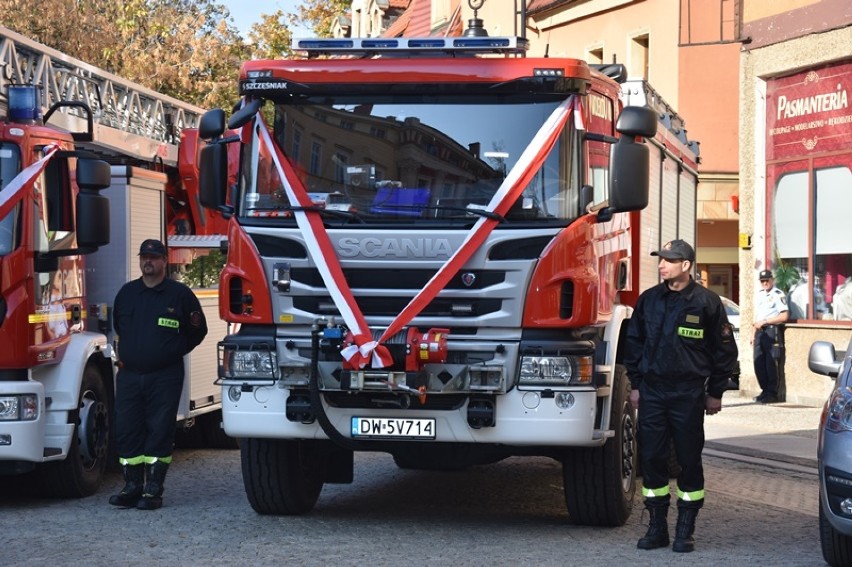 Strażacy z Legnicy otrzymali nowe wozy bojowe.