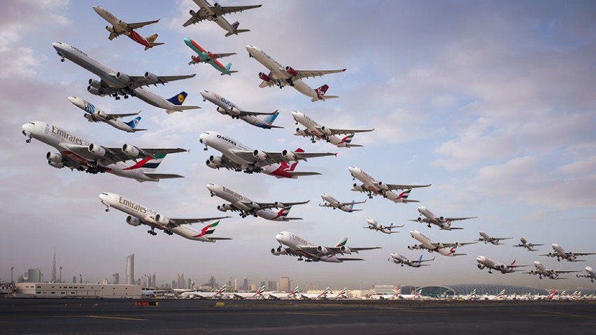 Niezwykłe "grupowe" zdjęcia startujących samolotów na...