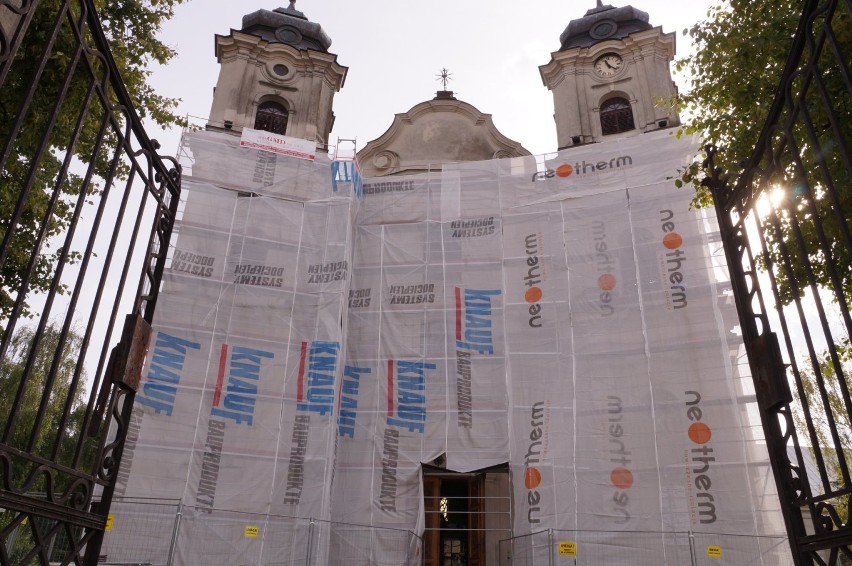 Trwa renowacja fasady zabytkowego kościoła pw. Rozesłania św. Apostołów w Chełmie – zobaczcie zdjęcia