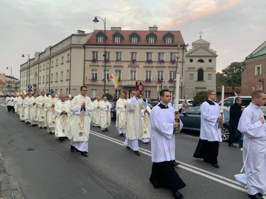 Narodowe Sanktuarium św. Józefa w Kaliszu. Zawierzenie narodu i kościoła w Polsce świętemu Józefowi. ZDJĘCIA