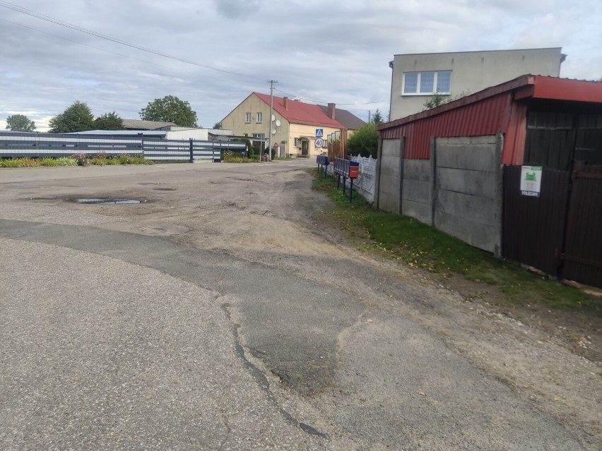 Samorządowcy wizytowali tereny inwestycji drogowych na trasie Kleszczyna - Skic 