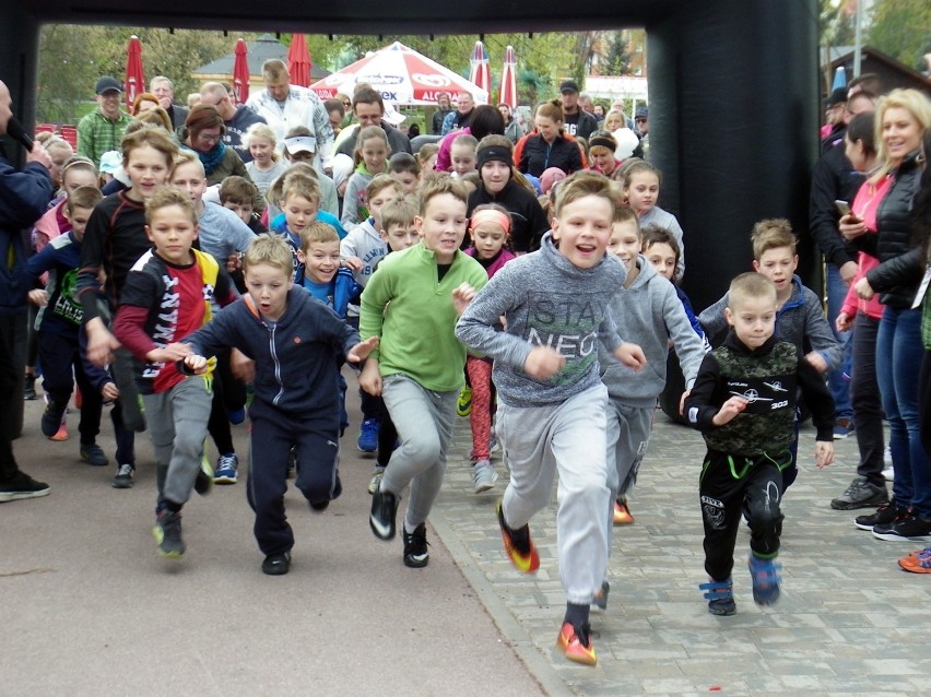 Sportowe święto 1 maja na pilskiej Wyspie. Biegały sztafety i dzieci. Zobacz zdjęcia