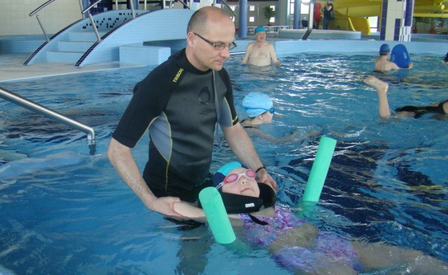 Tomasz Baliczek, fizjoterapeuta z Nowego Sącza z wieloletnim doświadczeniem, prowadzi m.in. zajęcia w wodzie dla osób niepełnosprawnych. Chce, aby zawód fizjoterapeuty był kontrolowany