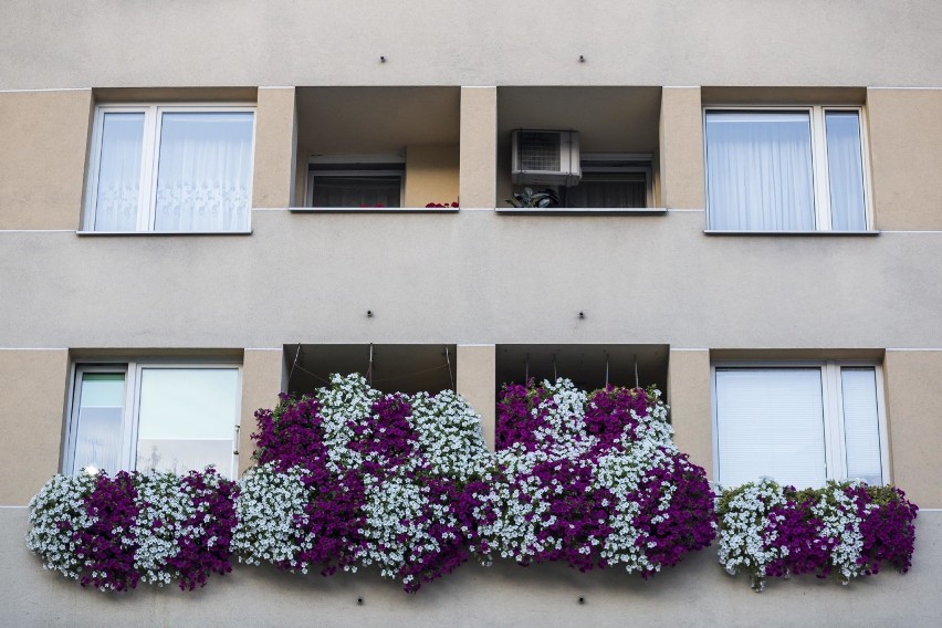 2. Zadbaj o balkon. 
Dla tych, którzy balkonu nie posiadają...