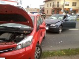 Wypadek na skrzyżowaniu Stawnej z Witosa w Krotoszynie - dwie osoby ranne. ZDJĘCIA