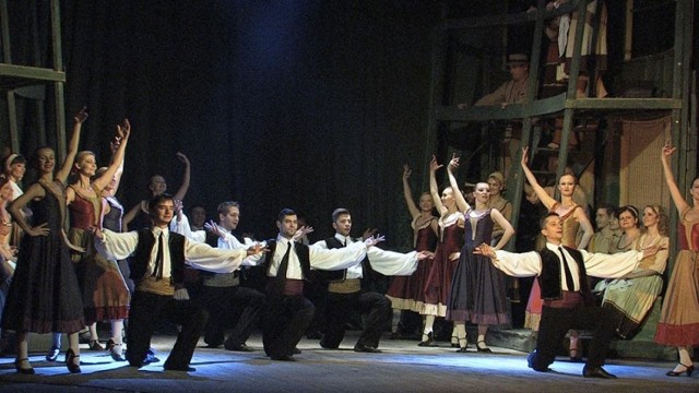Scena zbiorowa z Carmen (Opera Śląska w Bytomiu).