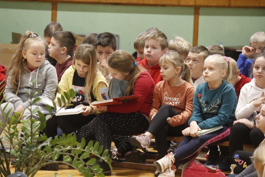 W Szkole Podstawowej nr 2 w Środzie odbyło się spotkanie dla dzieci ze znaną autorką książek