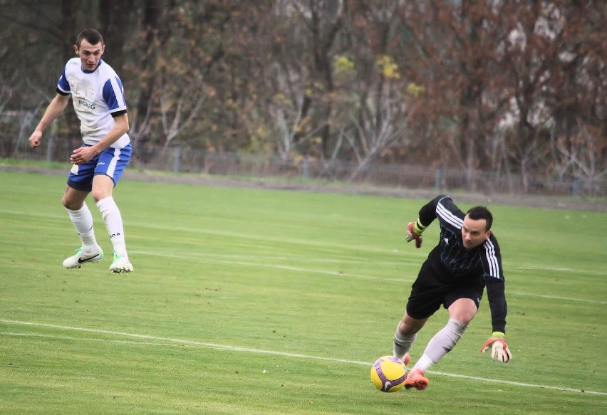 Warta Międzychód - Zjednoczeni Trzemeszno 3:2. Gole, czerwień i happy end [GALERIA]