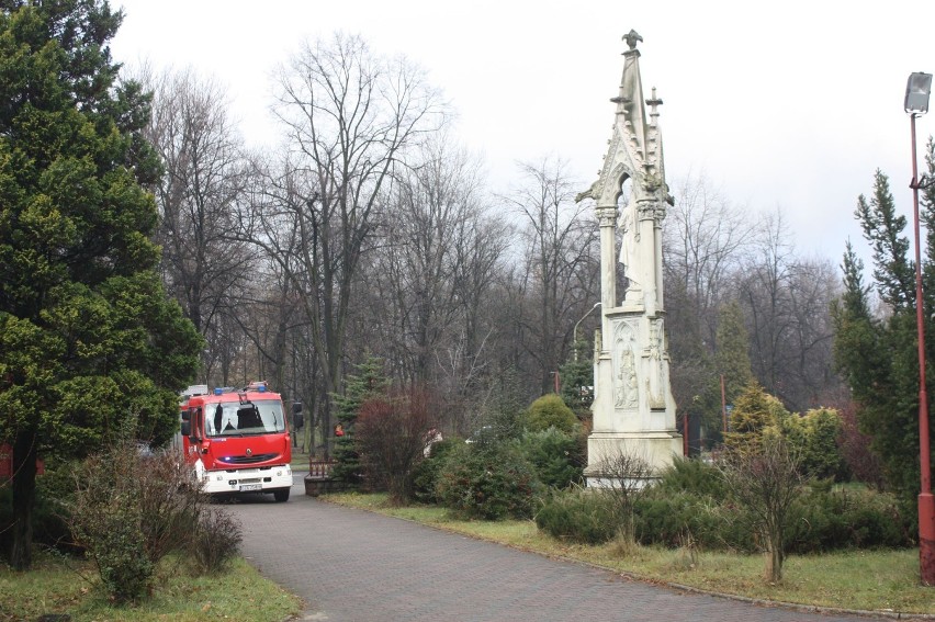 Ćwiczenia strażaków w bazylice w Zawierciu