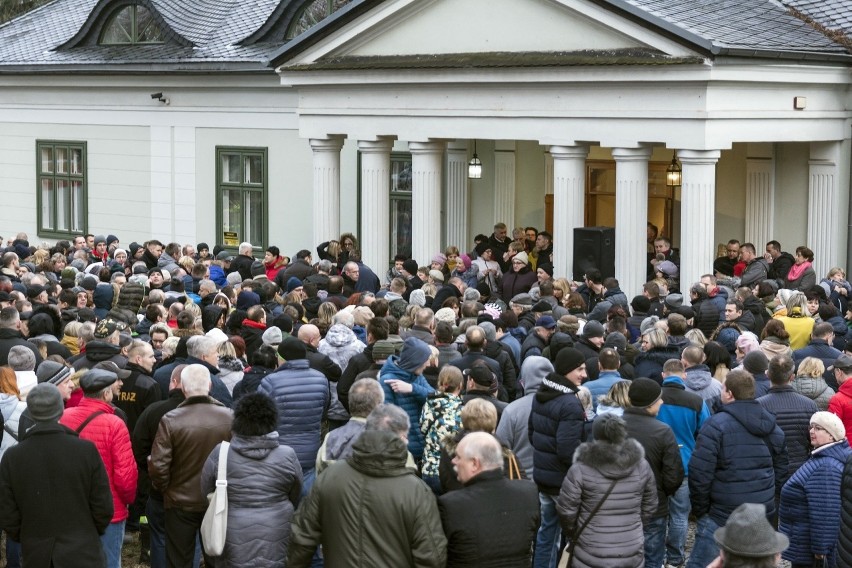 Przebieg nowej linii kolejowej budzi kontrowersje. Ludzie protestują