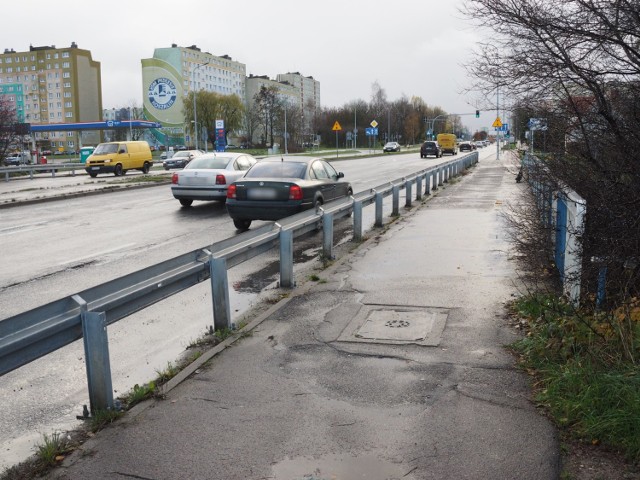 Na wiadukcie drogowym na ul. Władysława IV zostało wprowadzone kolejne ograniczenie przejazdu samochodów.
