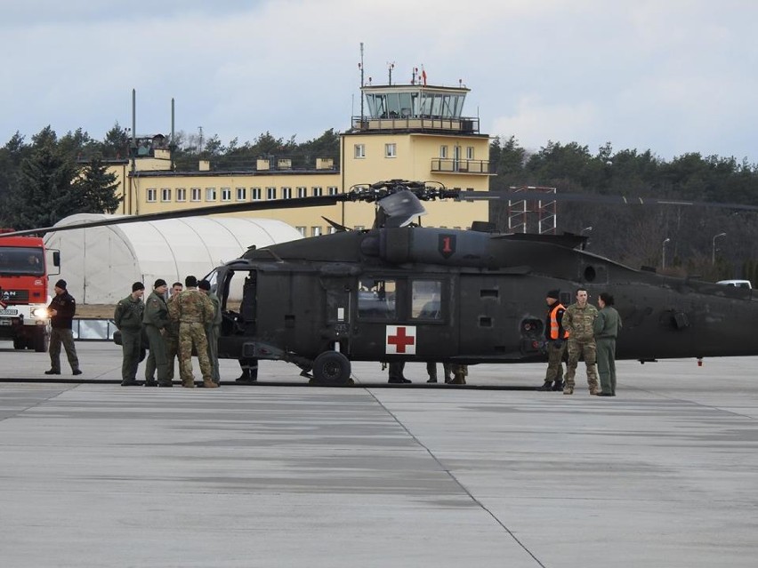 Wspólnie ćwiczenia żołnierzy amerykańskich i 25. Brygady Kawalerii Powietrznej na lotnisku w Nowym Glinniku [ZDJĘCIA]