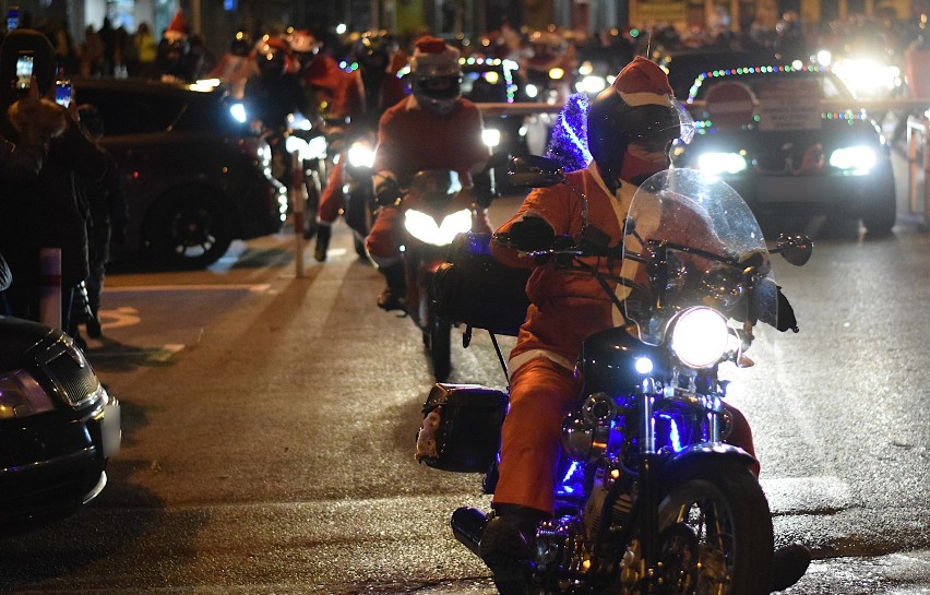 Moto Mikołaje przejechały przez Jarosław! Zobaczcie zdjęcia z parady motocyklowej