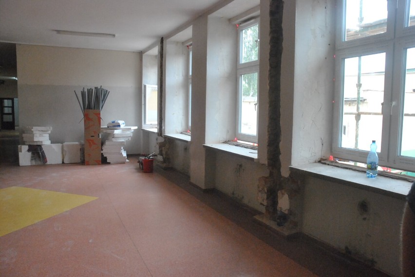  KOŚCIAN. Remont Szkoły Podstawowej nr 4 w Kościanie - zajrzeliśmy do środka budynku, żeby zobaczyć jak inwestycja wygląda od kuchni [FOTO] 
