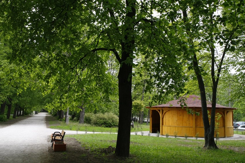 Tężnia na Woli. Mieszkańcy krytykują obiekt jeszcze przed otwarciem. ''Będzie służyła za noclegownię dla bezdomnych'' [ZDJĘCIA]