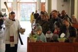 Wielkanoc 2024 w Bełchatowie. Święcenie pokarmów na stół wielkanocny w bełchatowskich kościołach. Zobaczcie ZDJĘCIA