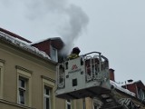 Groźny pożar w kamienicy w centrum Wałbrzycha. Trwa akcja gaśnicza i utrudnienia. Zobaczcie zdjęcia