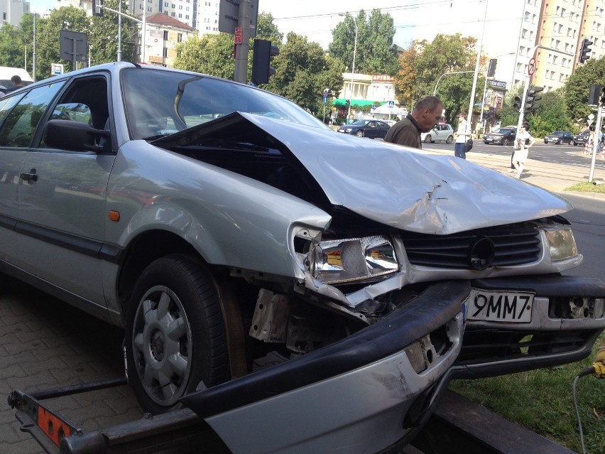 Wypadek na Ochocie. Jedna osoba ranna