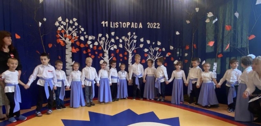 Maluchy z Integracyjnego Przedszkola Samorządowego numer 27 w Kielcach uczciły Święto Niepodległości. Zobacz zdjęcia