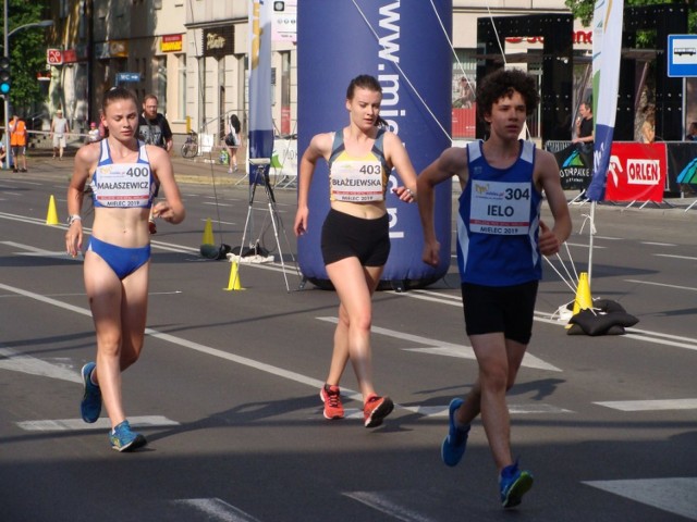 Chodziarze UKS 12 Kalisz na podium mistrzowskich zawodów w Mielcu