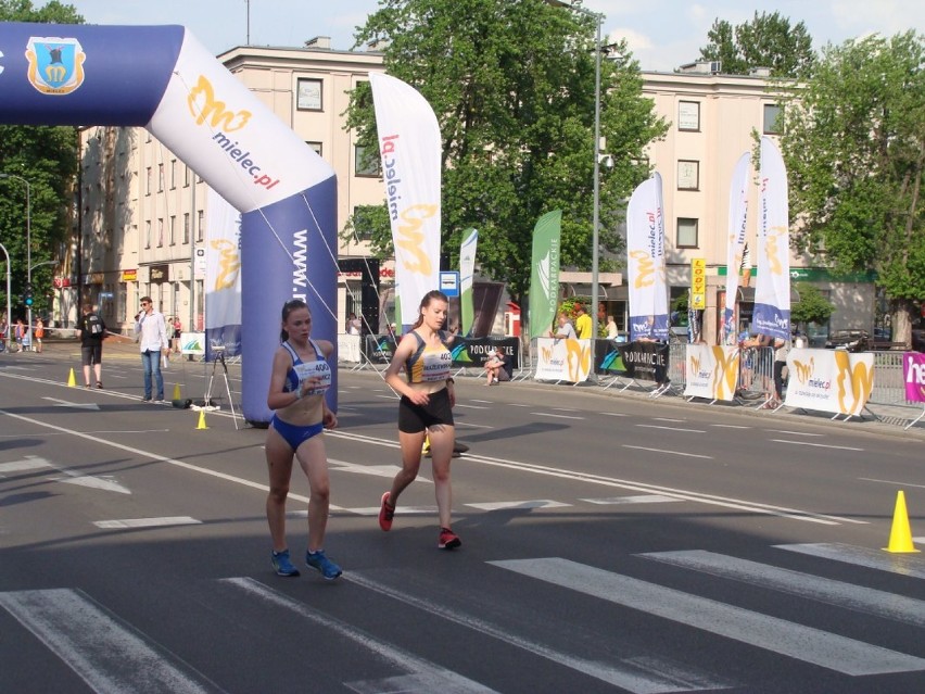 Chodziarze UKS 12 Kalisz na podium mistrzowskich zawodów w...