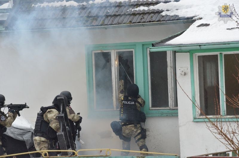 Pomorska Kolej Metropolitalna: Policyjni antyterroryści weszli na teren budowy PKM [WIDEO+ZDJĘCIA]