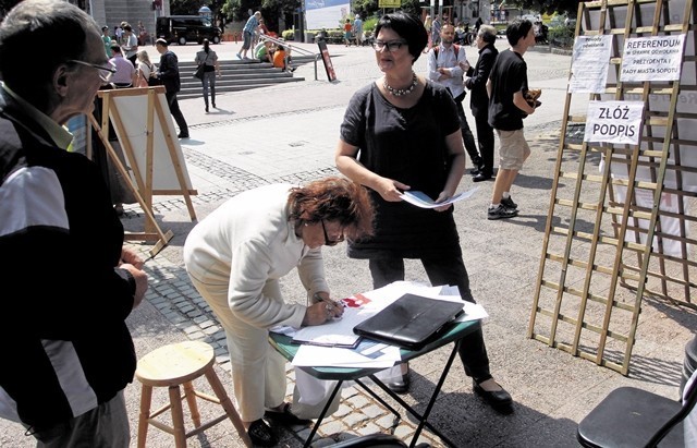 Mieszkańcy Sopotu zbierają podpisy pod projektem referendum w sprawie odwołania Jacka Karnowskiego