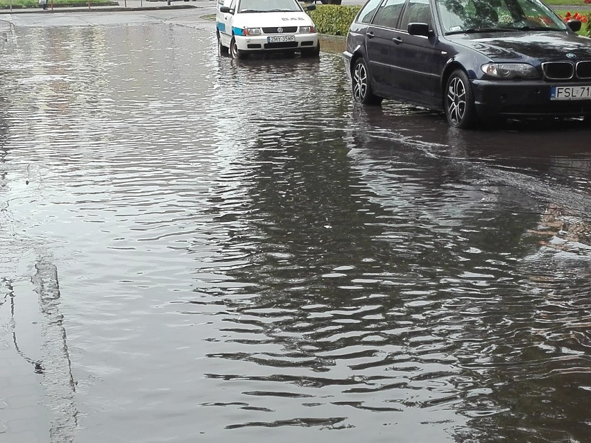 W Słubicach i w Gorzowie leje, jak z cebra. Padać będzie cały dzień [ZDJĘCIA]